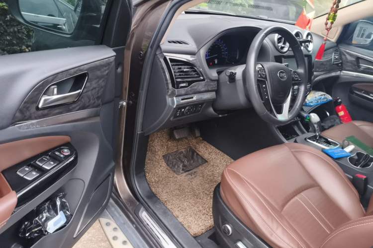 Used BYD S7 2017 2.0T Automatic Prestige Edition Driver Seat