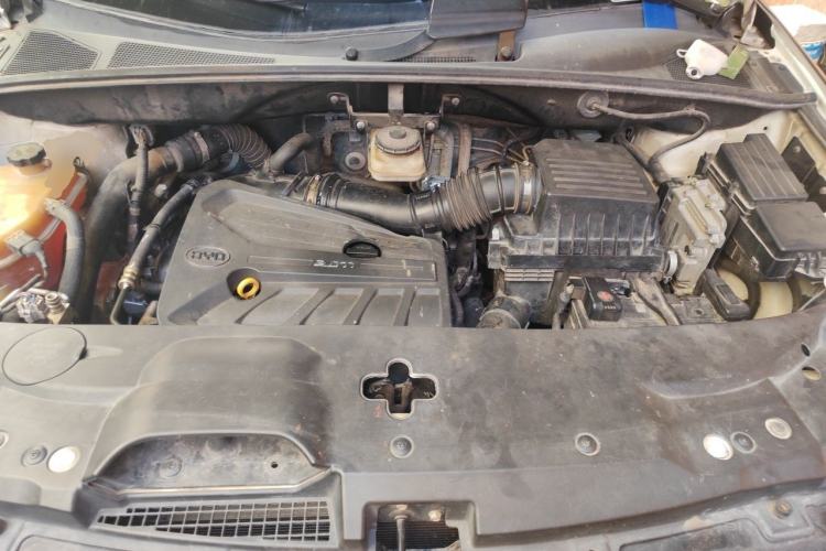 Used BYD S7 2017 2.0T Automatic Prestige Edition Engine Bay