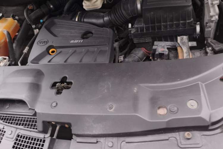 Used BYD S7 2017 2.0T Automatic Prestige Edition Engine Bay