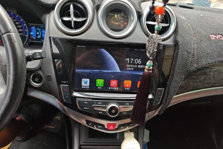 Used BYD S7 2017 2.0T Automatic Prestige Edition Audio And AC Panel