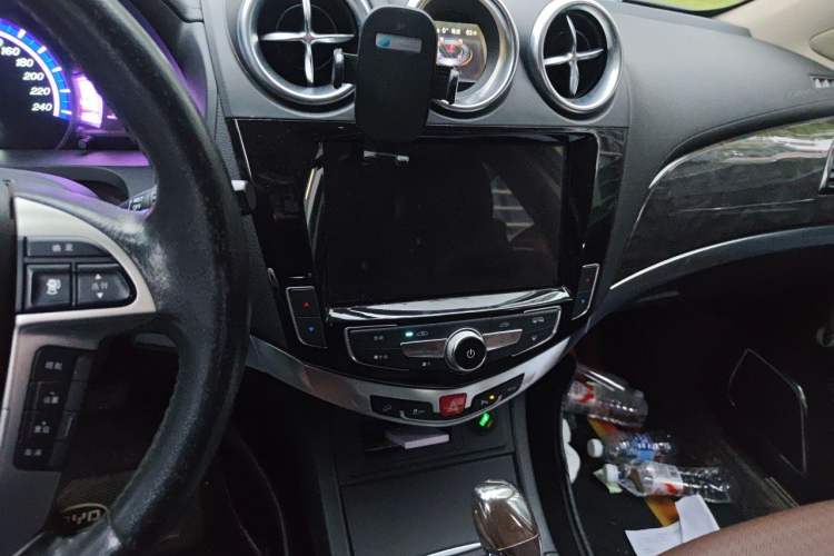 Used BYD S7 2017 2.0T Automatic Luxury Model Audio And AC Panel