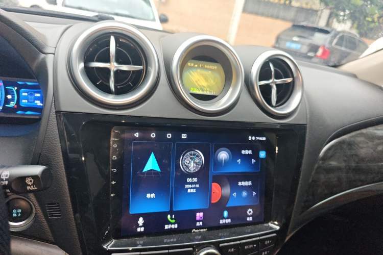 Used BYD S7 2017 2.0T Automatic Prestige Edition Audio And AC Panel