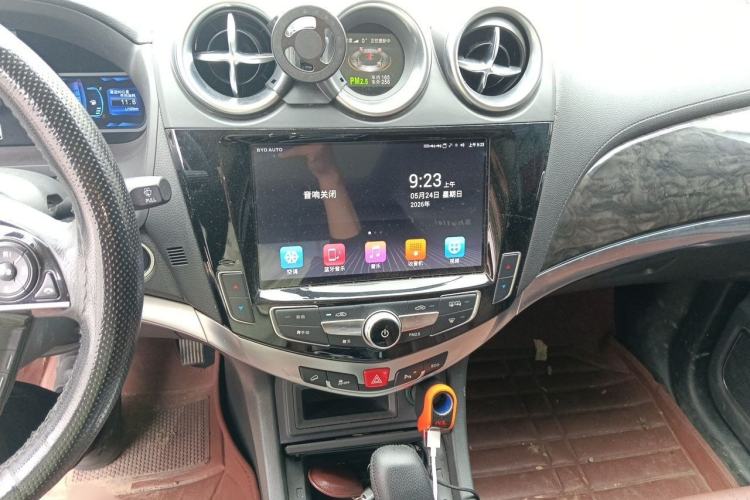 Used BYD S7 2017 2.0T Automatic Prestige Edition Audio And AC Panel