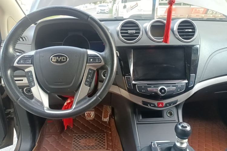 Used BYD S7 2017 1.5T Manual Luxury Model Center Console