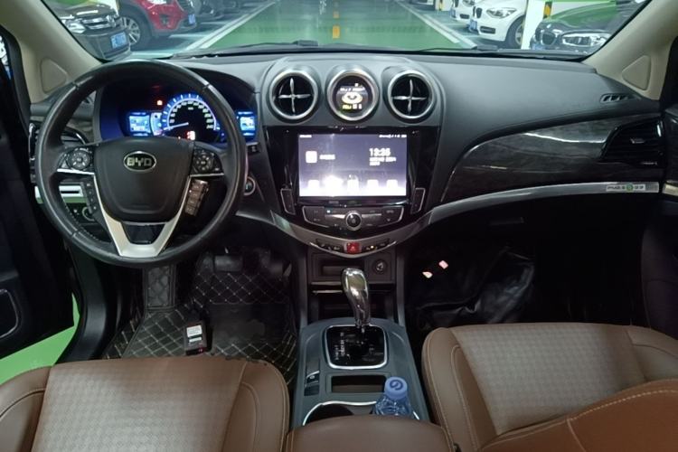 Used BYD S7 2017 2.0T Automatic Prestige Edition Center Console