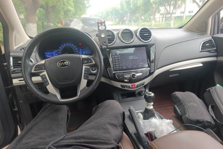 Used BYD S7 2017 1.5T Manual Luxury Model Center Console