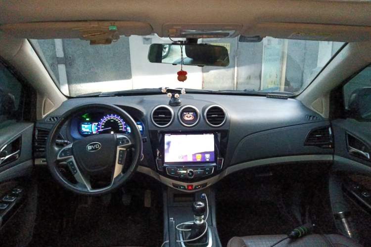 Used BYD S7 2017 1.5T Manual Luxury Model Center Console