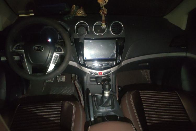 Used BYD S7 2017 1.5T Manual Luxury Model Center Console