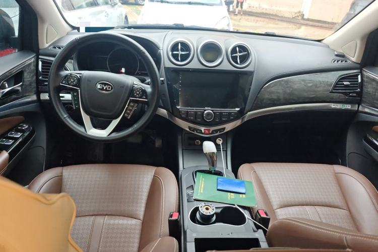 Used BYD S7 2017 2.0T Automatic Prestige Edition Center Console