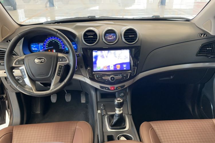 Used BYD S7 2017 1.5T Manual Luxury Model Center Console
