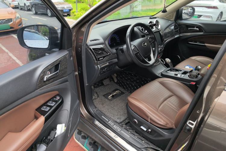 Used BYD S7 2017 2.0T Automatic Prestige Edition Driver Seat