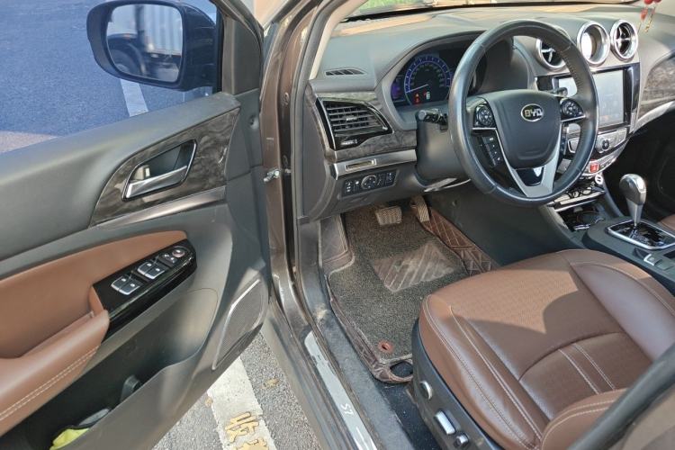 Used BYD S7 2017 2.0T Automatic Prestige Edition Driver Seat