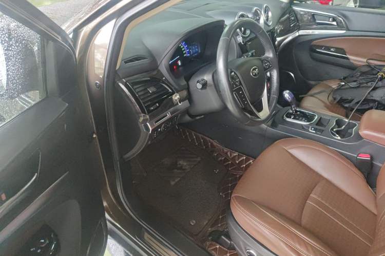 Used BYD S7 2017 2.0T Automatic Prestige Edition Driver Seat