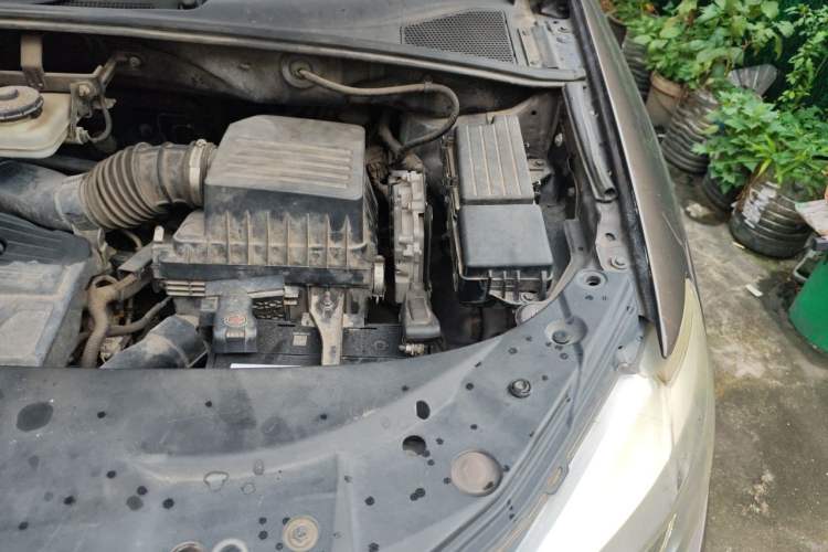 Used BYD S7 2017 2.0T Automatic Prestige Edition Engine Bay Left
