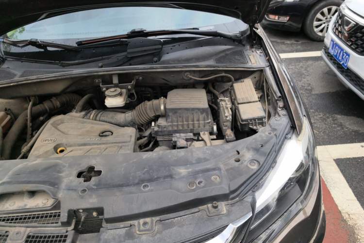 Used BYD S7 2017 2.0T Automatic Prestige Edition Engine Bay Left