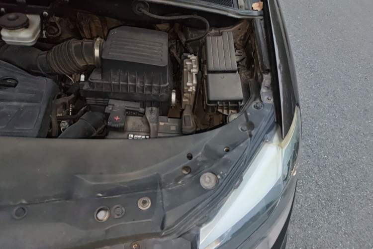 Used BYD S7 2017 2.0T Automatic Luxury Model Engine Bay Left