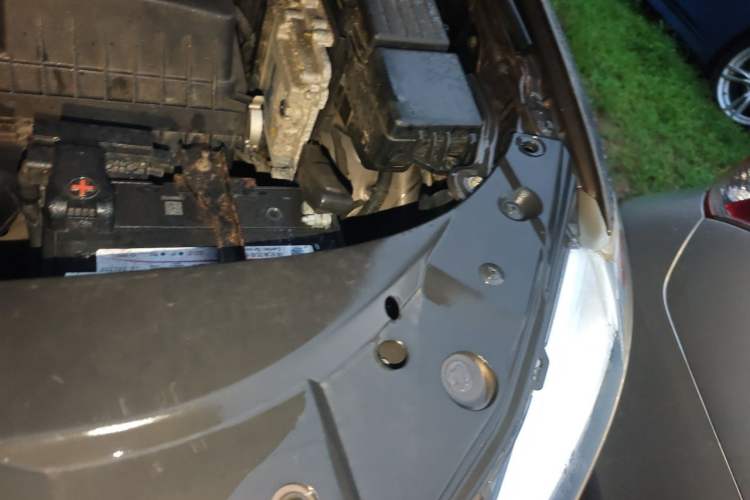 Used BYD S7 2017 2.0T Automatic Prestige Edition Engine Bay Left