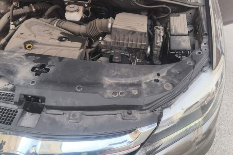 Used BYD S7 2017 2.0T Automatic Prestige Edition Engine Bay Left