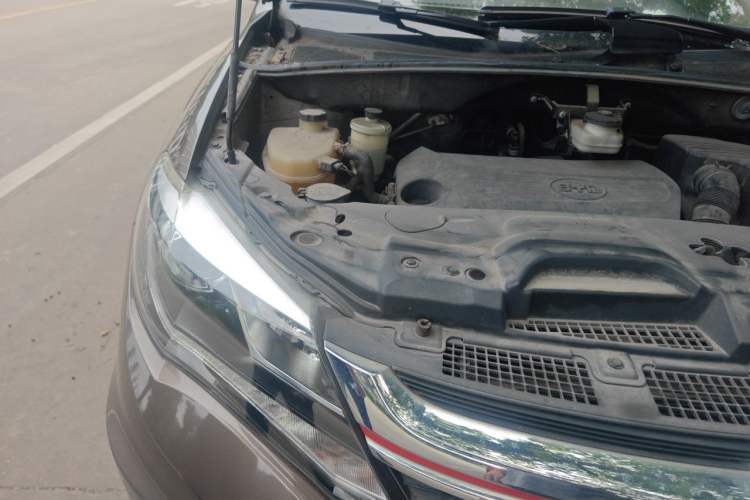 Used BYD S7 2017 1.5T Manual Luxury Model Engine Bay Right