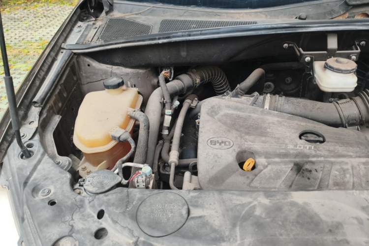 Used BYD S7 2017 2.0T Automatic Prestige Edition Engine Bay Right