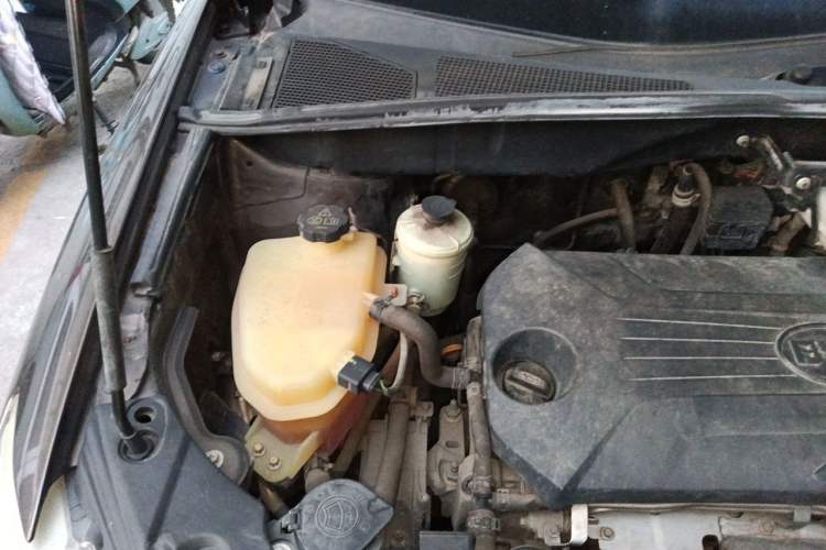 Used BYD S7 2017 1.5T Manual Luxury Model Engine Bay Right