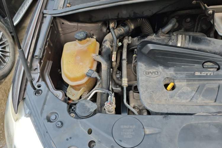 Used BYD S7 2017 2.0T Automatic Prestige Edition Engine Bay Right