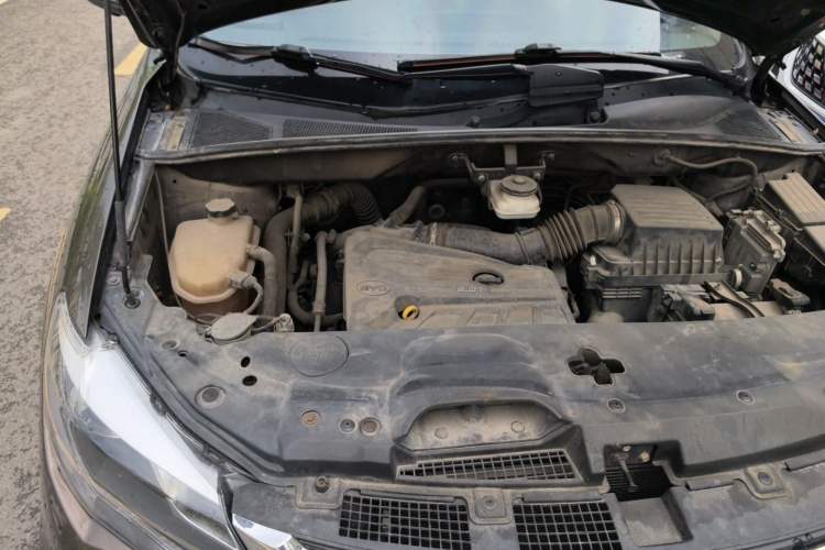 Used BYD S7 2017 2.0T Automatic Prestige Edition Engine Bay Right