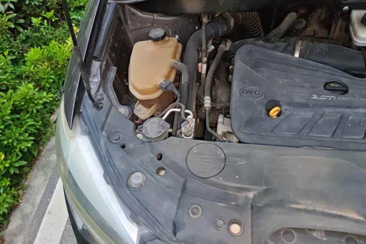 Used BYD S7 2017 2.0T Automatic Luxury Model Engine Bay Right