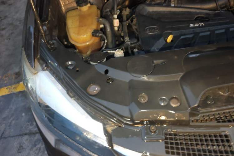 Used BYD S7 2017 2.0T Automatic Prestige Edition Engine Bay Right