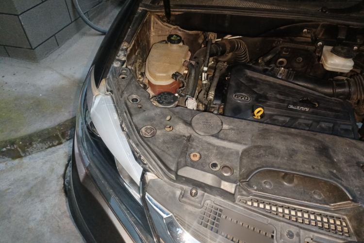 Used BYD S7 2017 2.0T Automatic Prestige Edition Engine Bay Right