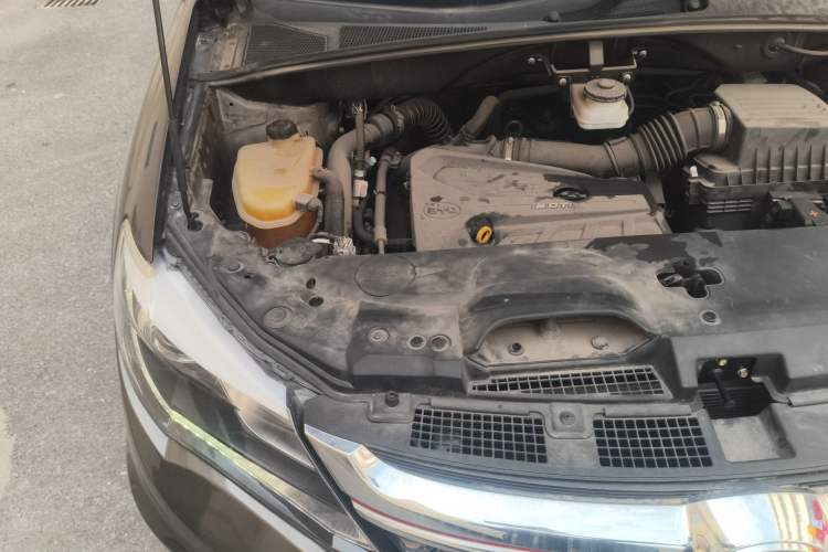Used BYD S7 2017 2.0T Automatic Prestige Edition Engine Bay Right