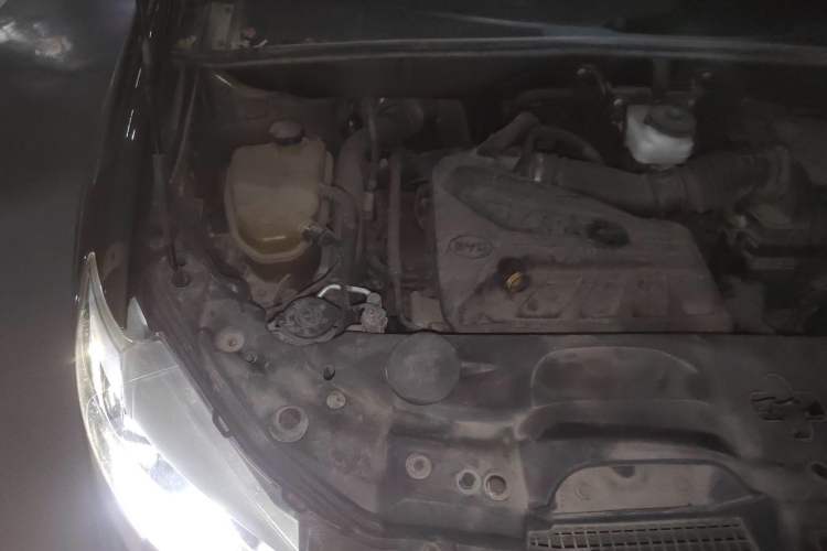 Used BYD S7 2017 2.0T Automatic Prestige Edition Engine Bay Right