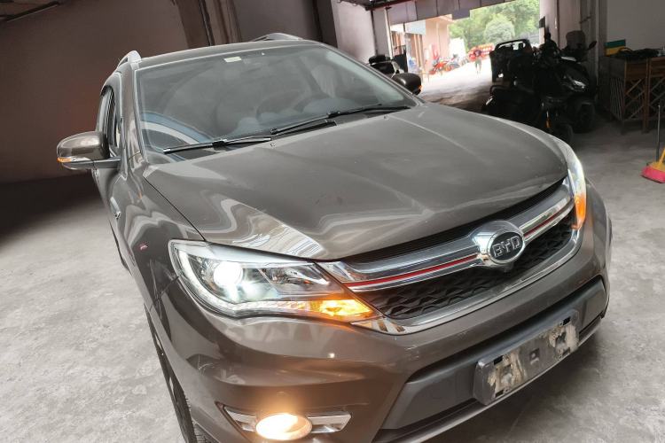 Used BYD S7 2017 2.0T Automatic Luxury Model Exterior 2