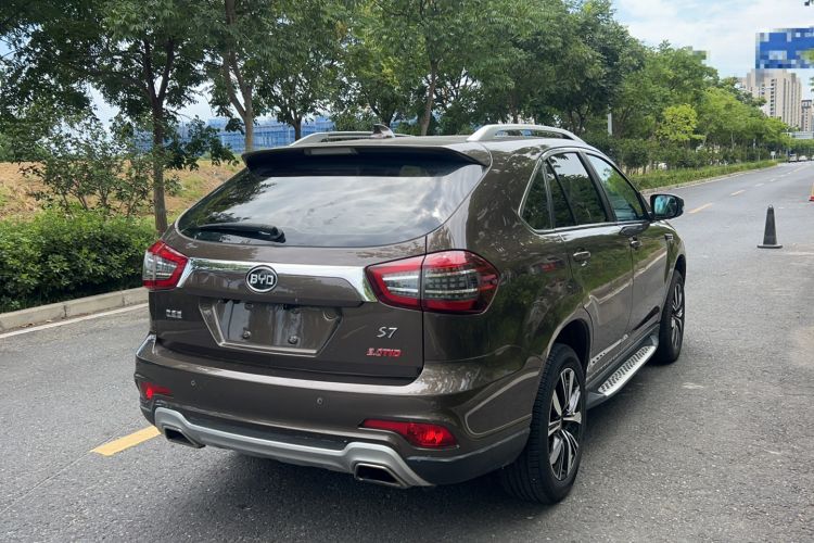 Used BYD S7 2017 2.0T Automatic Prestige Edition Exterior 3