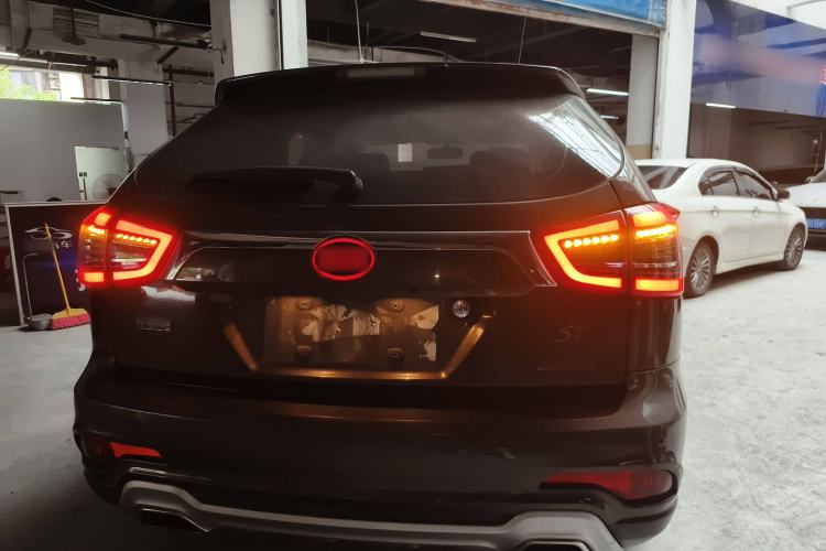 Used BYD S7 2017 2.0T Automatic Luxury Model Exterior 4