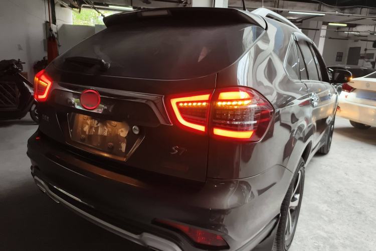 Used BYD S7 2017 2.0T Automatic Luxury Model Exterior 5