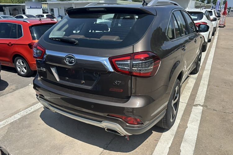 Used BYD S7 2017 2.0T Automatic Luxury Model Exterior 5