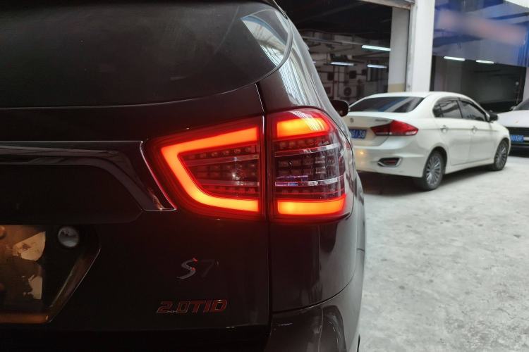 Used BYD S7 2017 2.0T Automatic Luxury Model Exterior 6