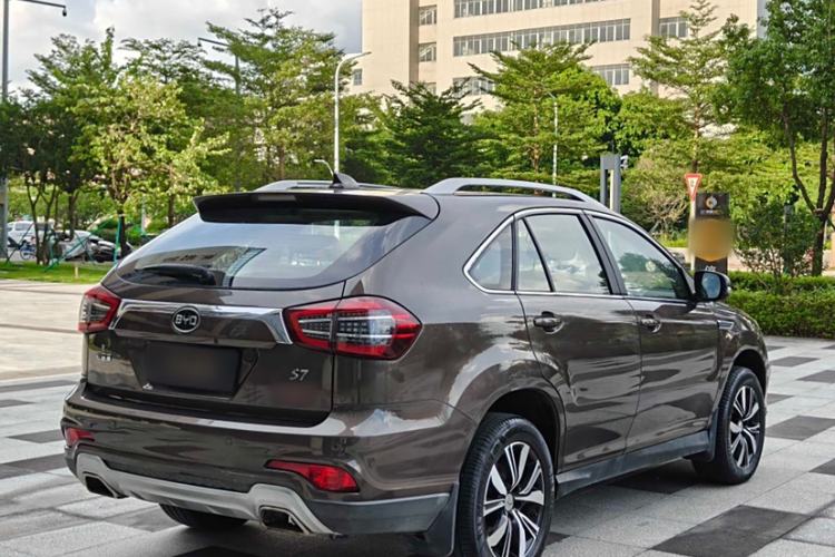 Used BYD S7 2017 2.0T Automatic Prestige Edition Exterior 6