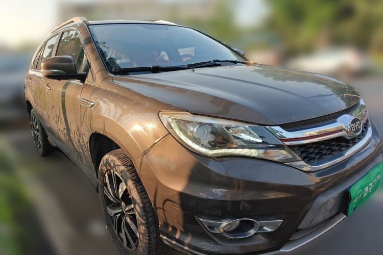 Used BYD S7 2017 2.0T Automatic Prestige Edition Front Right 45 Deg