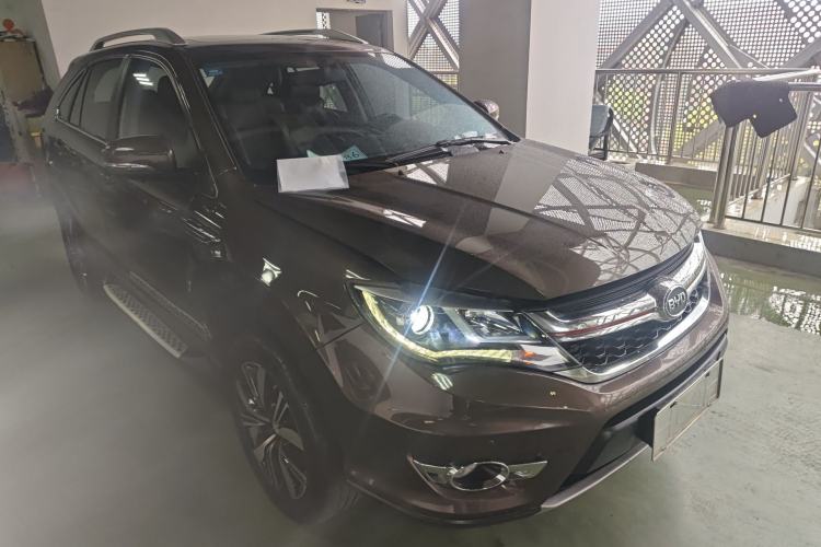 Used BYD S7 2017 2.0T Automatic Prestige Edition Front Right 45 Deg