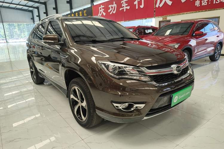 Used BYD S7 2017 2.0T Automatic Luxury Model Front Right 45 Deg