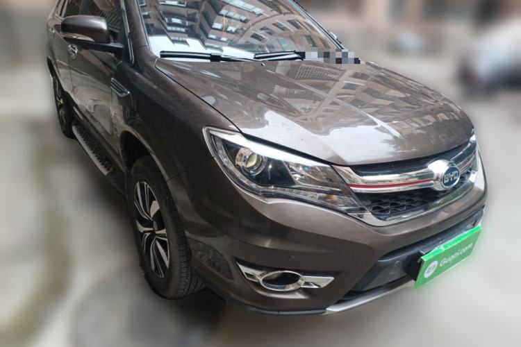Used BYD S7 2017 2.0T Automatic Prestige Edition Front Right 45 Deg