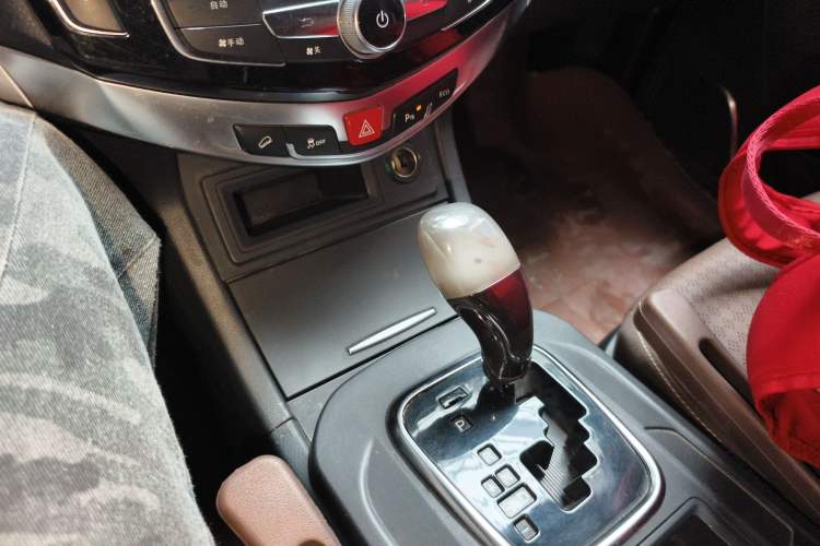 Used BYD S7 2017 2.0T Automatic Luxury Model Gear Lever