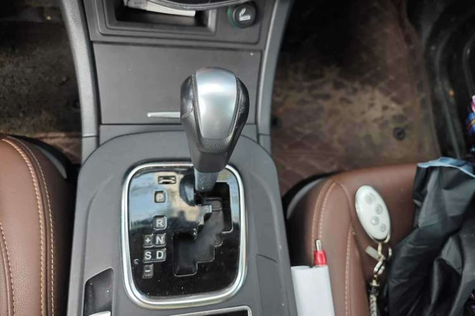 Used BYD S7 2017 2.0T Automatic Prestige Edition Gear Lever