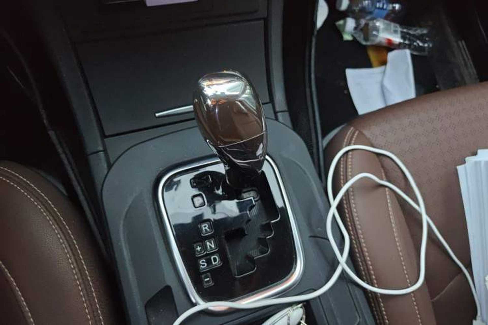 Used BYD S7 2017 2.0T Automatic Luxury Model Gear Lever
