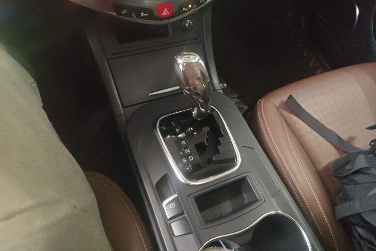 Used BYD S7 2017 2.0T Automatic Prestige Edition Gear Lever