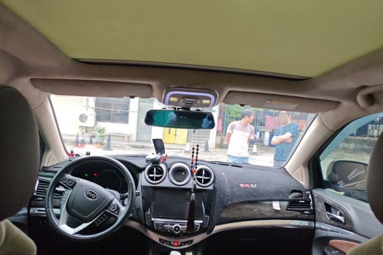 Used BYD S7 2017 2.0T Automatic Prestige Edition Headliner