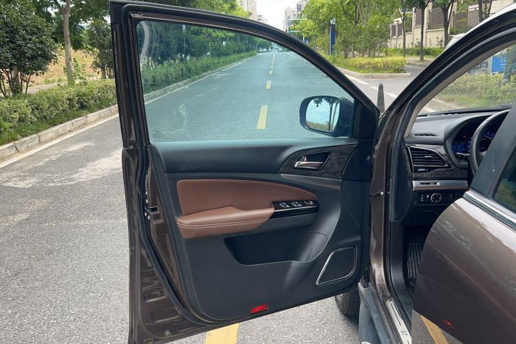 Used BYD S7 2017 2.0T Automatic Prestige Edition Interior 10