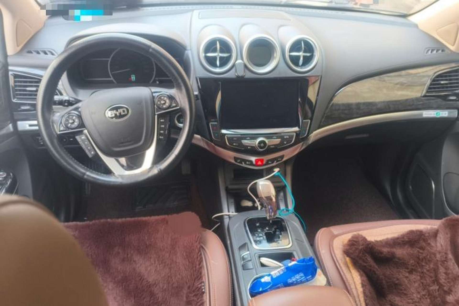 Used BYD S7 2017 2.0T Automatic Prestige Edition Interior 2